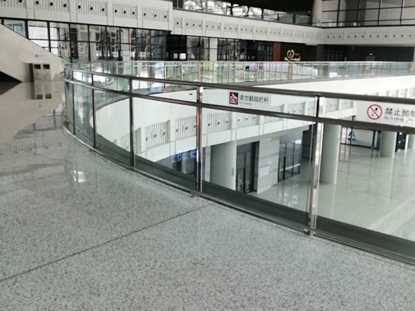 高铁西站护栏案例